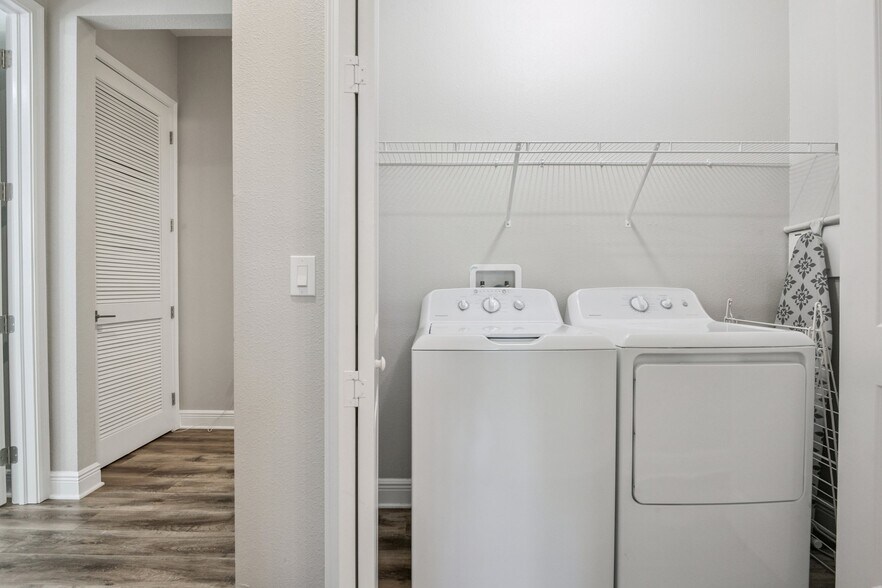 Building Photo - 1410 E Curtis St