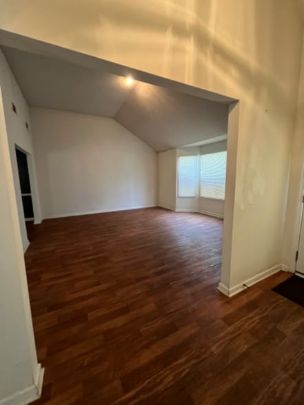 Building Photo - 5420 Sapphire Cir