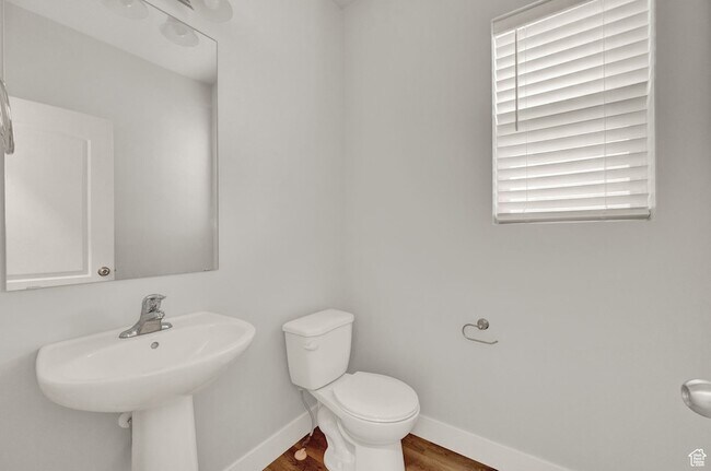Building Photo - 106 N Midland Dr
