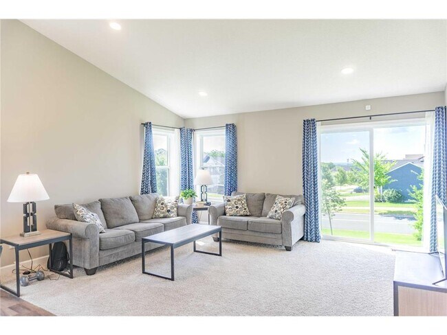 Building Photo - 1430 Nutmeg Cir