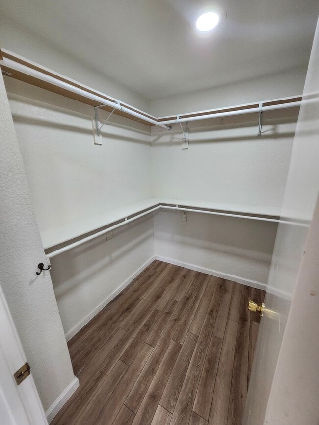 Building Photo - Beautiful 5 Bedroom House fully remodeled....