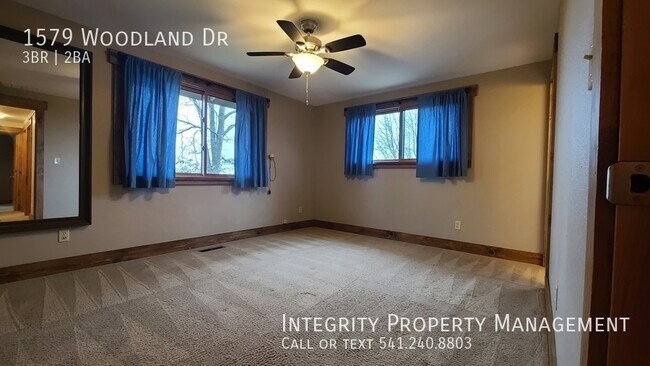 Building Photo - 1579 Woodland Dr