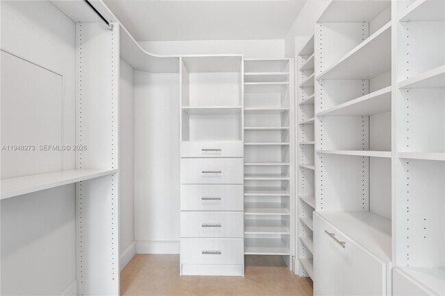 Building Photo - 5959 Collins Ave