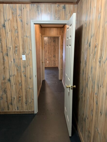 Building Photo - 614 N 13th Ave