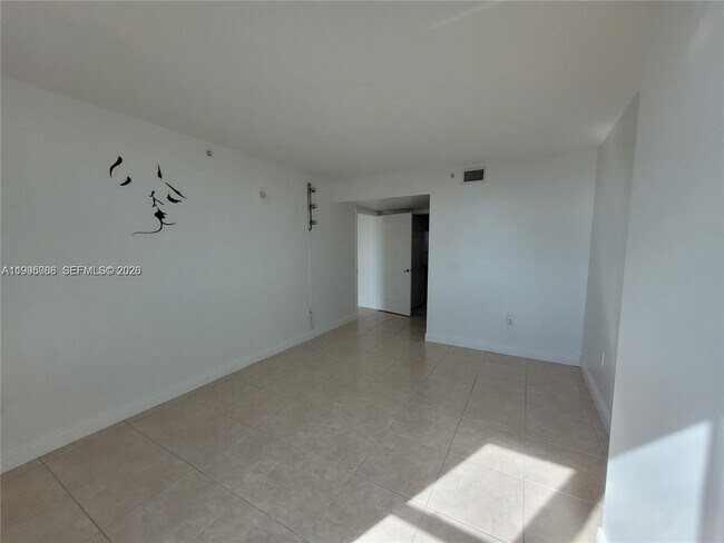 Building Photo - 3000 Coral Wy