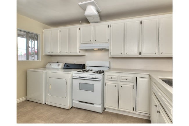 Kitchen - 1360 Tropical Ave