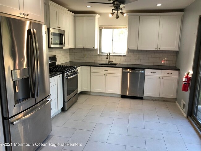 Building Photo - 3 Peach Tree Rd