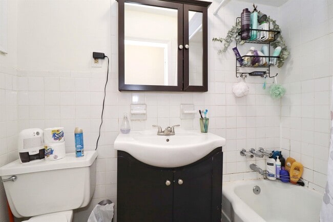 Building Photo - 704 Washington St