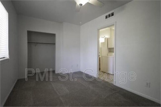 Building Photo - 35 E 600 S