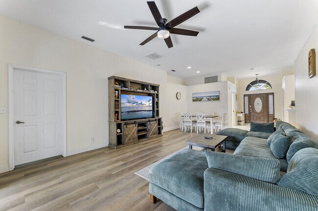 Building Photo - 107 Meadowlands Dr