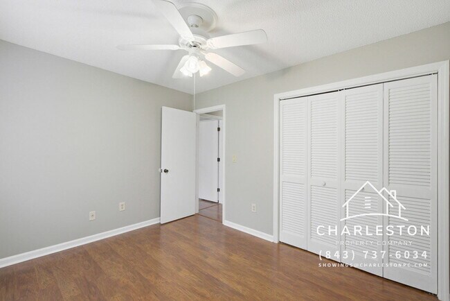 Building Photo - 2067 Dogwood Rd