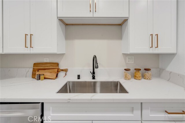 Building Photo - 6542 Ocean Crest Dr