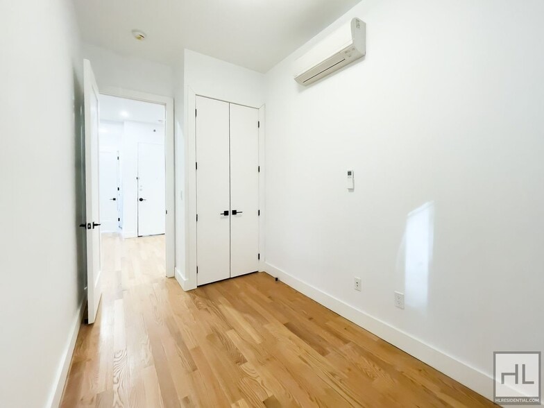Building Photo - Amazing 4-Bed 3-Bath East Village Apartmen...
