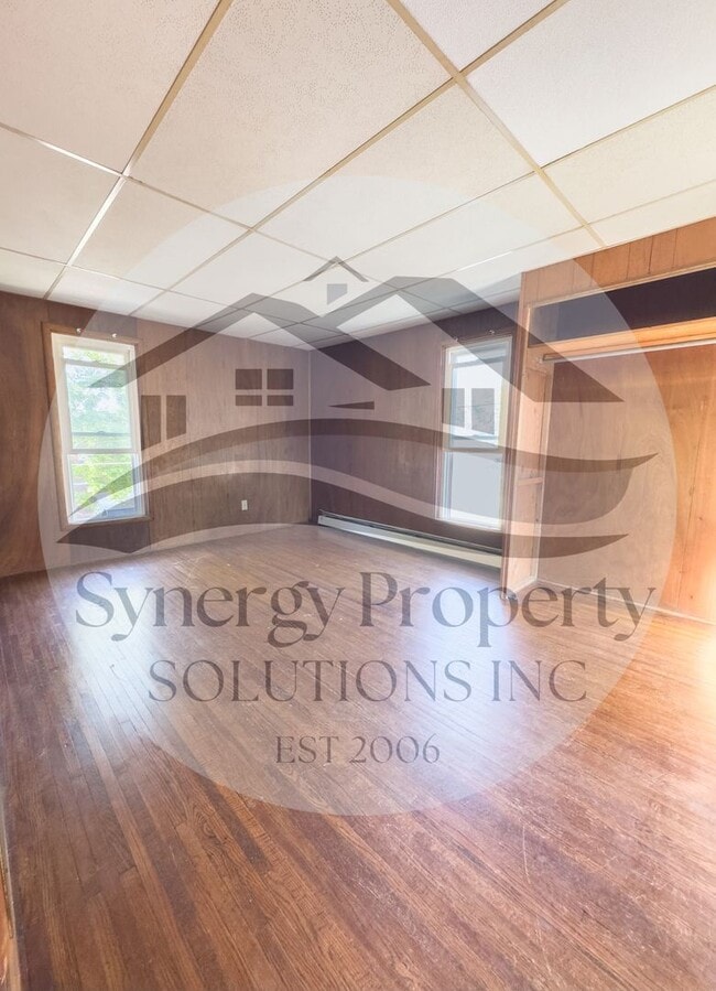 Building Photo - Crestline Home Available Now