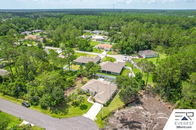 Building Photo - 13 Sleigh Bell Pl