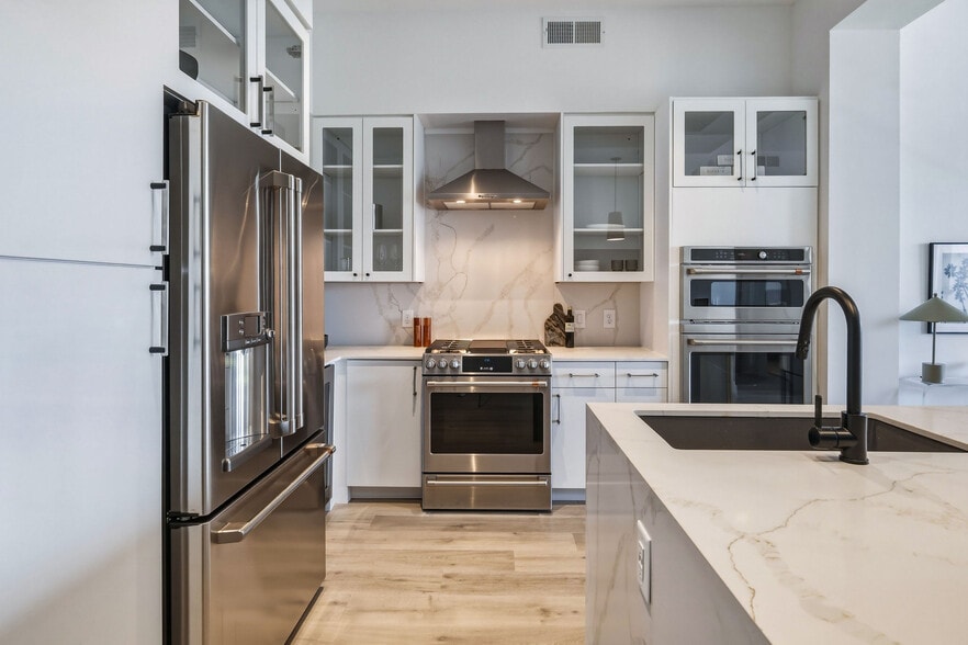 Building Photo - Legacy Patriots Point Apartments