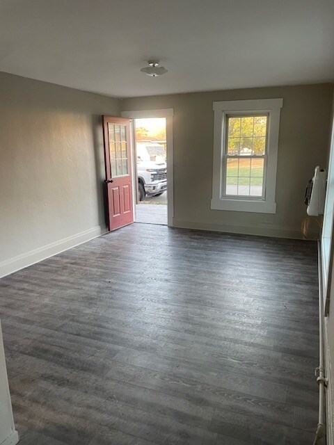 Building Photo - 108 Miller St