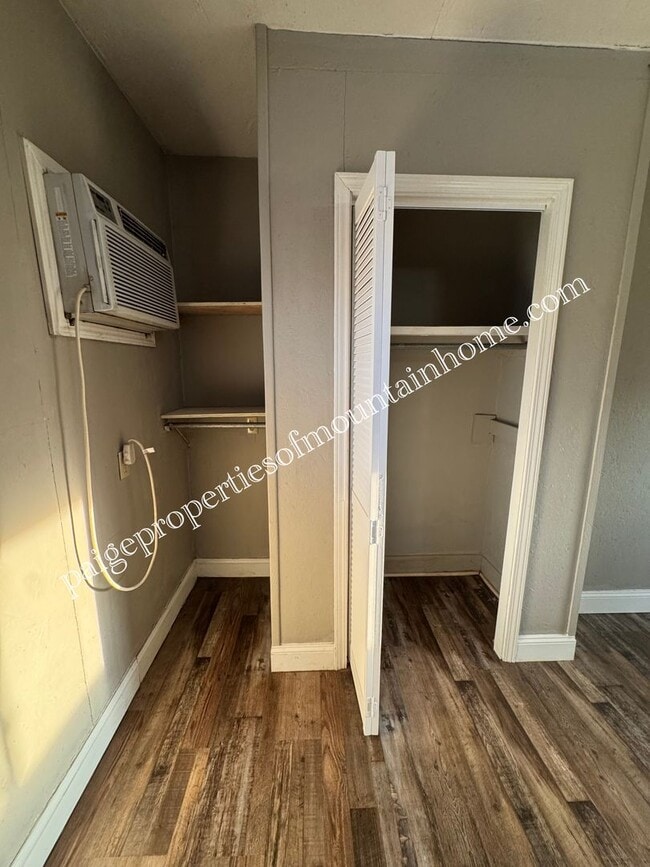 Building Photo - 49 Christopher Ln