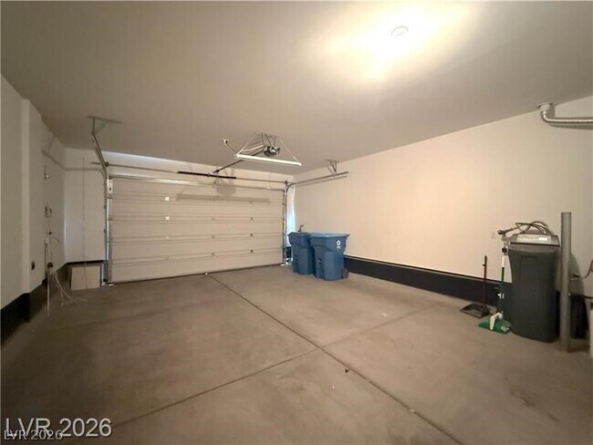 Building Photo - 10139 White Mulberry Dr