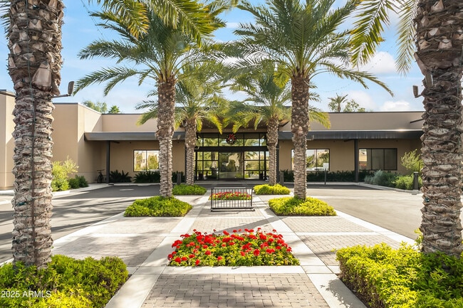 Building Photo - 7740 E Gainey Ranch Rd
