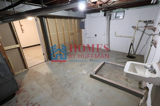 Building Photo - Three Bedroom House  | Attached Garage