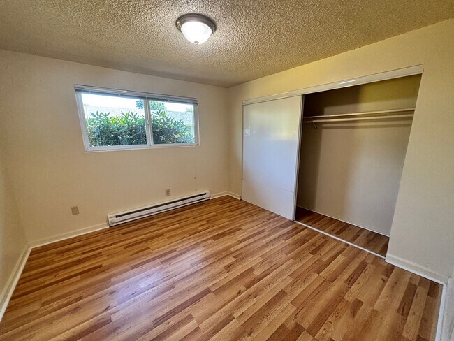 Building Photo - HOLM-4192SW17