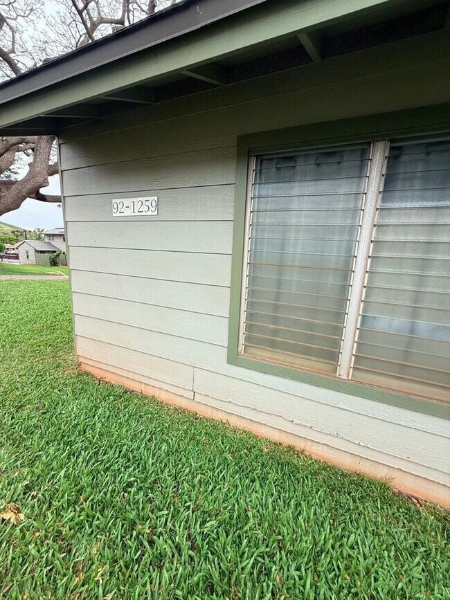 Building Photo - Remodeled 4/2/2 in Cool & Breezy Upper Makakilo Near Schools