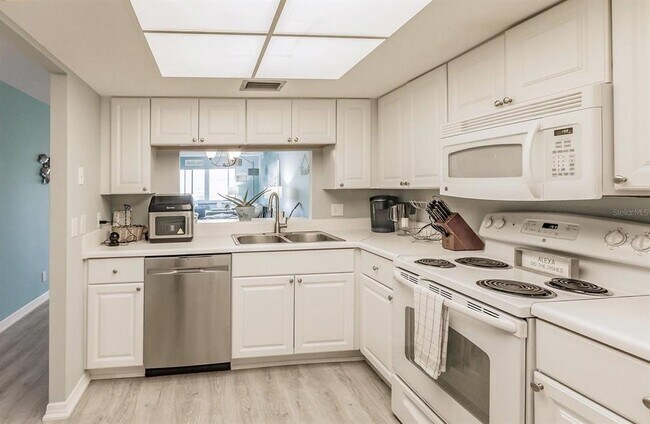 Building Photo - 1255 E Peppertree Dr