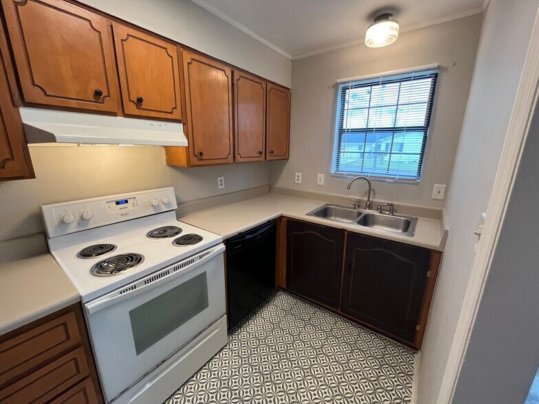 Building Photo - 1111 Emmett St