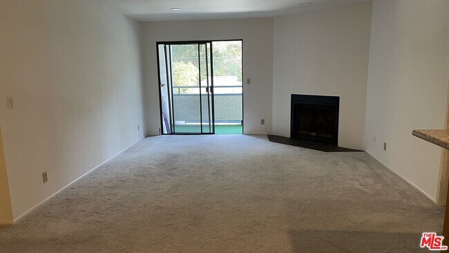 Building Photo - 4260 Vía Arbolada