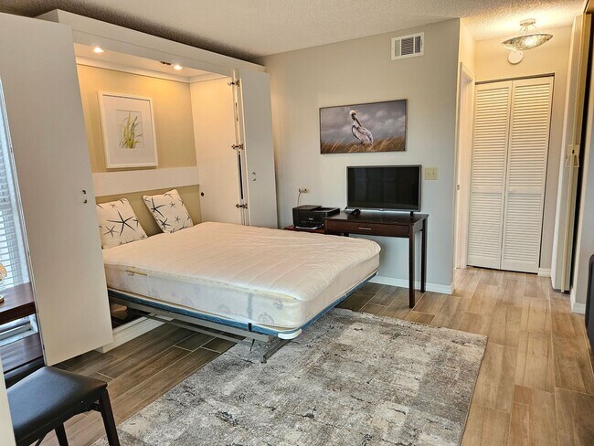 Building Photo - Charming First-Floor Condo in Plantation Golf and Country Club with a Community Pool Access!