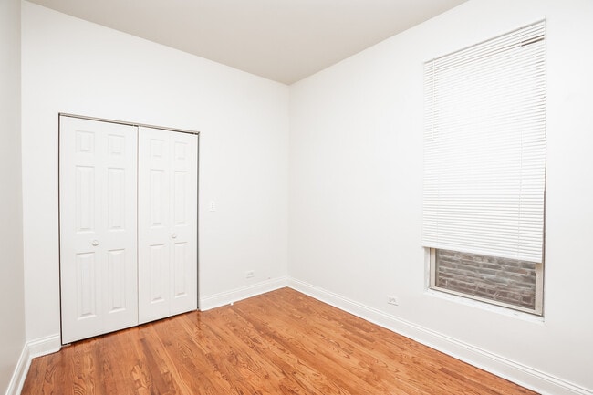 Building Photo - 4837 S St Lawrence Ave