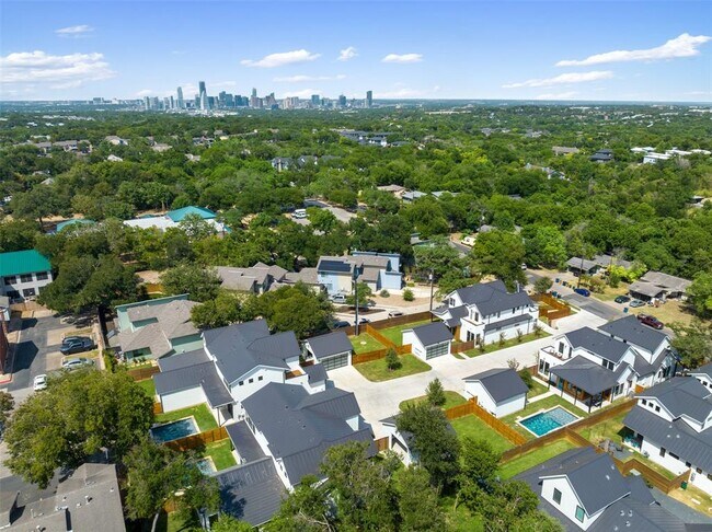 Building Photo - 4010 Valley View Rd