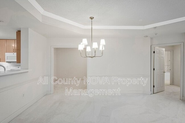 Building Photo - 11776 Stratford House Pl