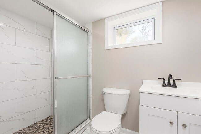 Building Photo - 2220 Auburn Dr