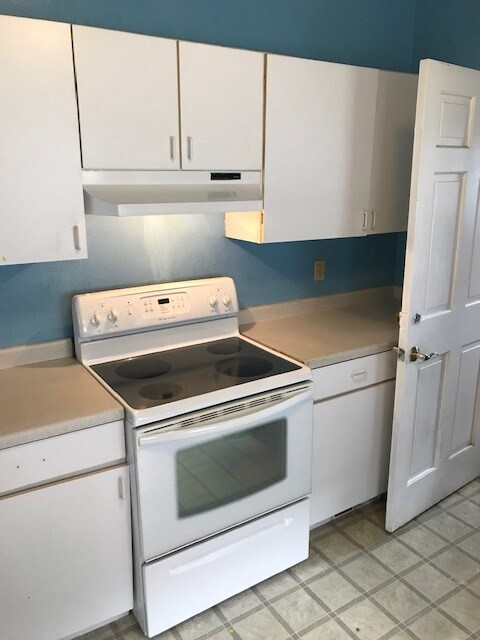 Kitchen - 3836 N Maryland Ave