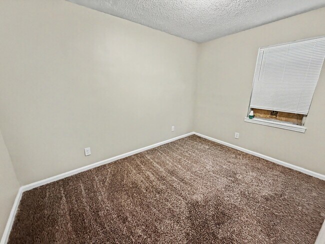 Building Photo - 4551 Sunny View Dr