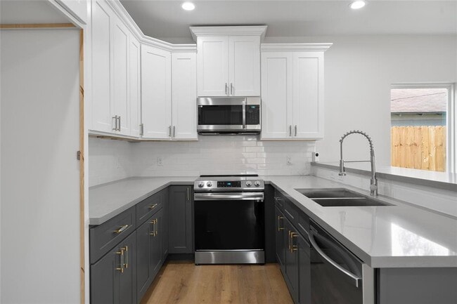 Building Photo - 7220 S Hall St