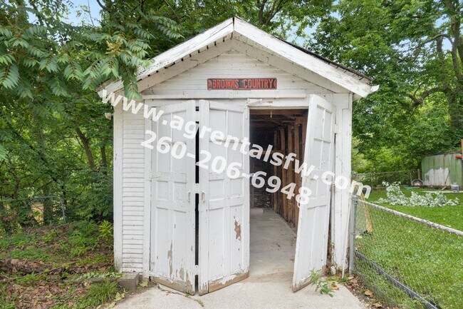 Building Photo - 3 Bedroom House