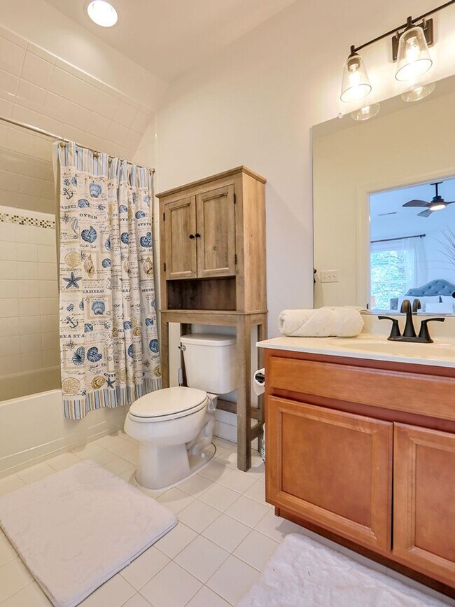 Building Photo - Spacious 3BR / 3.5BA Single family home • 2,500 Sq Ft • Baywood
