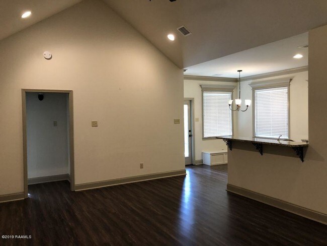 Building Photo - 213 Milton Ln