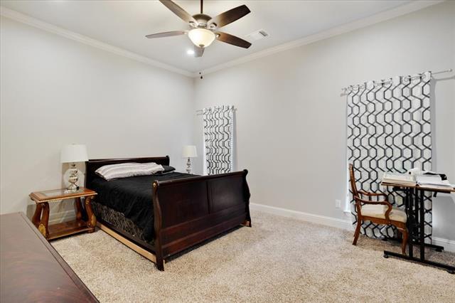 Building Photo - 2401 Southridge Ln