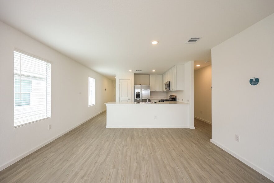 Building Photo - 3605 Knob Trl