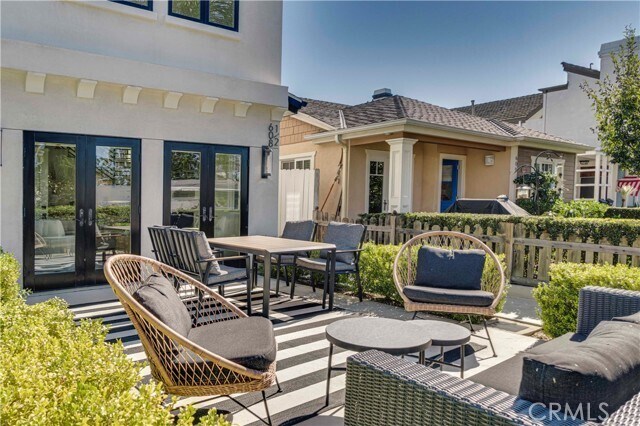 Building Photo - 608 Heliotrope Ave