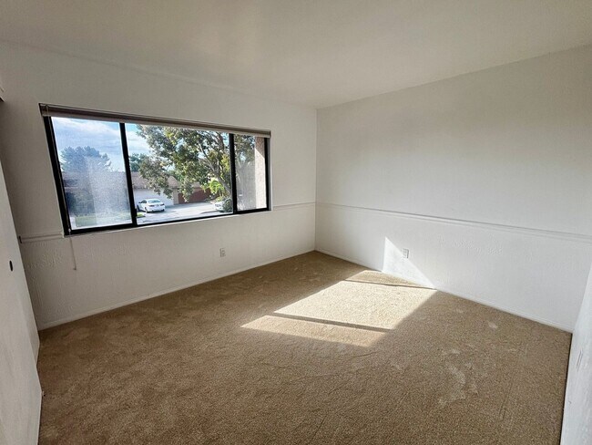 Building Photo - Beautiful La Jolla Alta Home! 50% off First Month's Rent Move in Promotion!