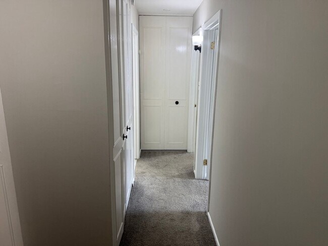 Building Photo - 347 Drummers Ln
