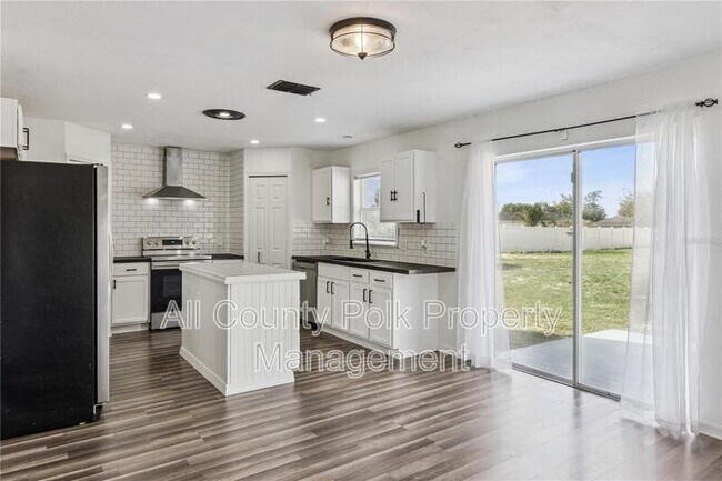 Building Photo - 455 Danube Dr