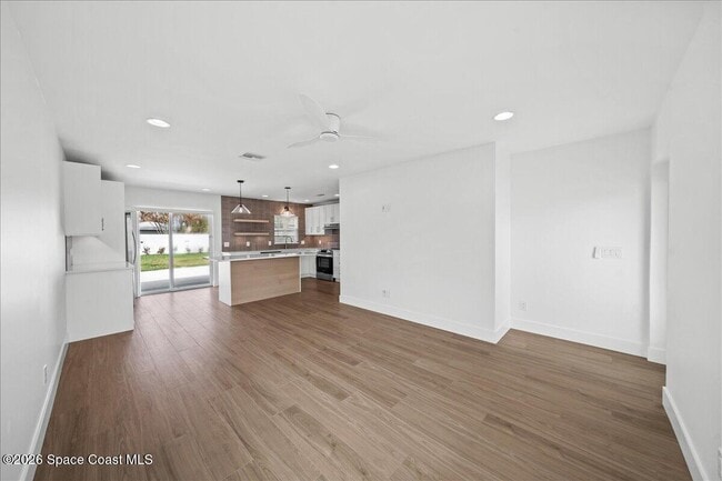 Building Photo - 122 1st Ave