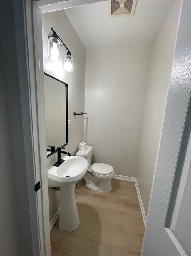 Building Photo - 3131 11th St NW