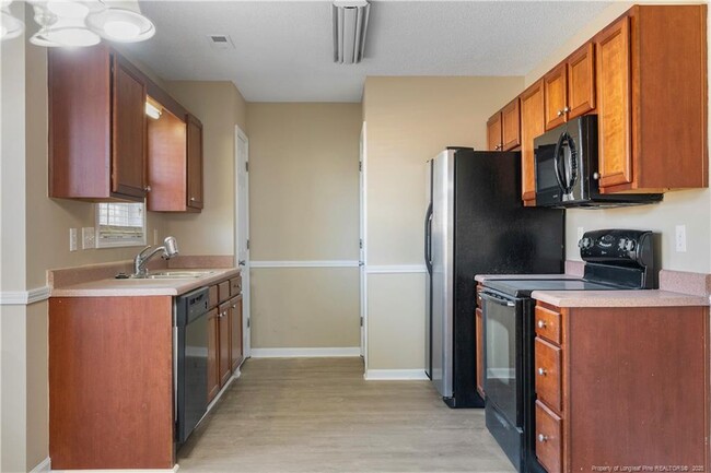 Building Photo - 1456 Middlesbrough Dr